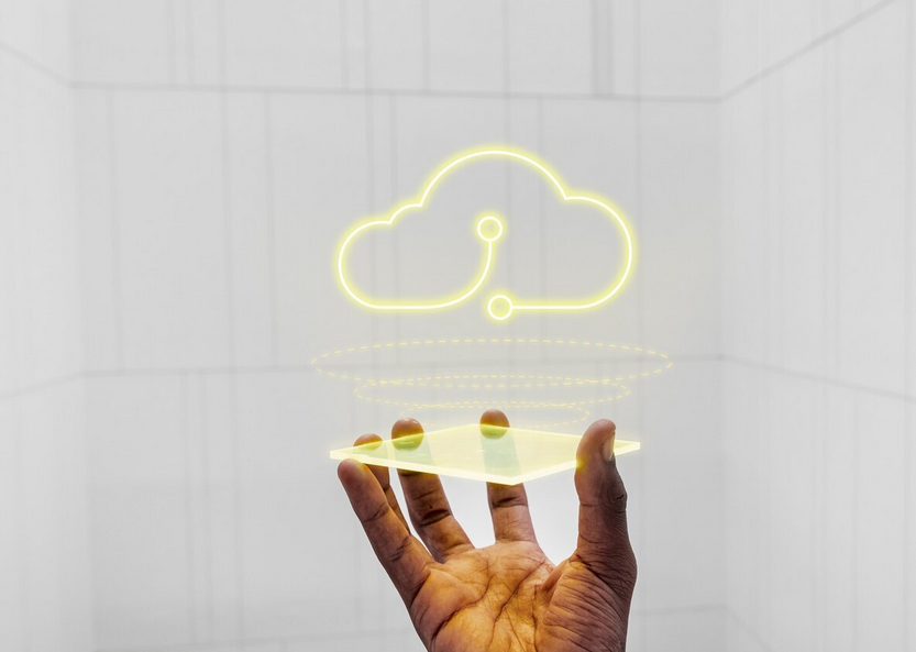 Schema di sicurezza IT per ambienti ibridi con cloud e server locali collegati e protetti