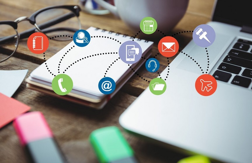 Concetto grafico di social engineering, rappresentante una minaccia informatica per le piccole e medie imprese.