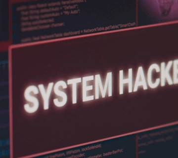 Illustrazione di un attacco ransomware con blocco dei dati aziendali e richiesta di riscatto