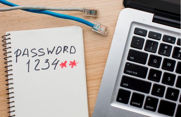 Attacco di credential stuffing con accesso non autorizzato tramite credenziali rubate